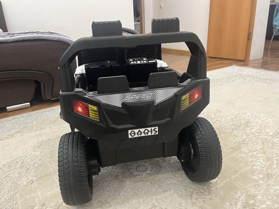 Продам машинку детскую