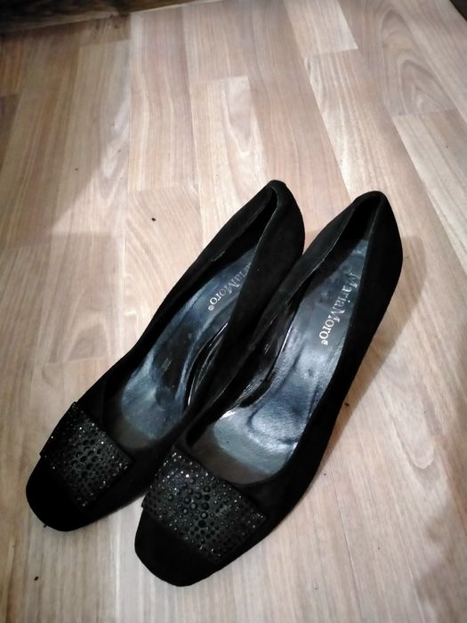 Продам женские туфли