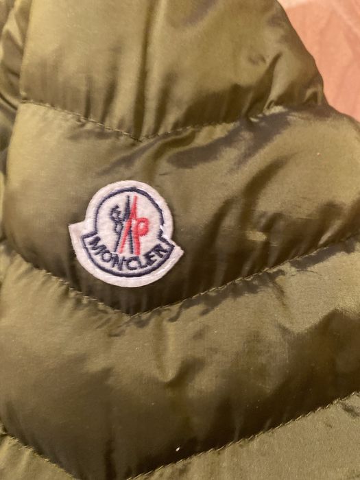 Vand geaca Moncler ptr femei marimea 3