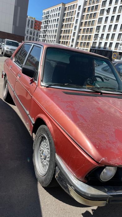 Продается BMW 525 e12 1981 года. Срочно