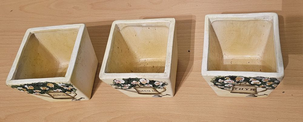 Кашпи, поставка за чаши, силконови кутии , чаши