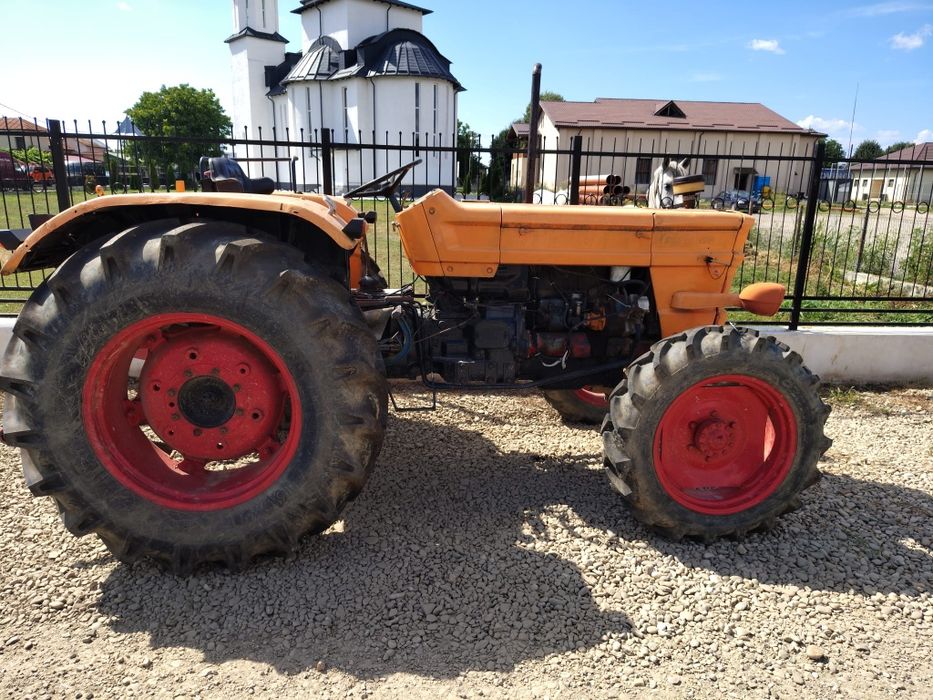 Vând tractor fiat 650