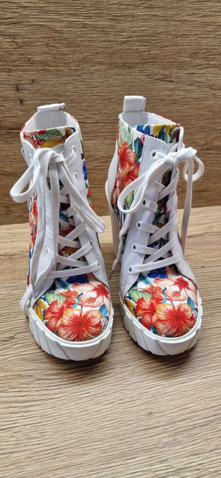 Обувки Guess платформа