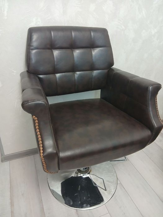 Продам парикмахерское кресло