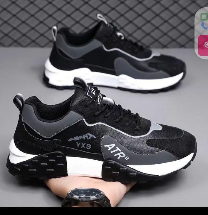 Мужские кроссовки 40