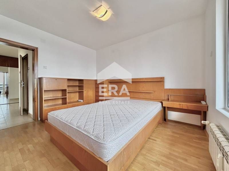 Дава се под наем Тристаен апартамент в София, Изток - 120 кв.м за 1150 € - Снимка #7