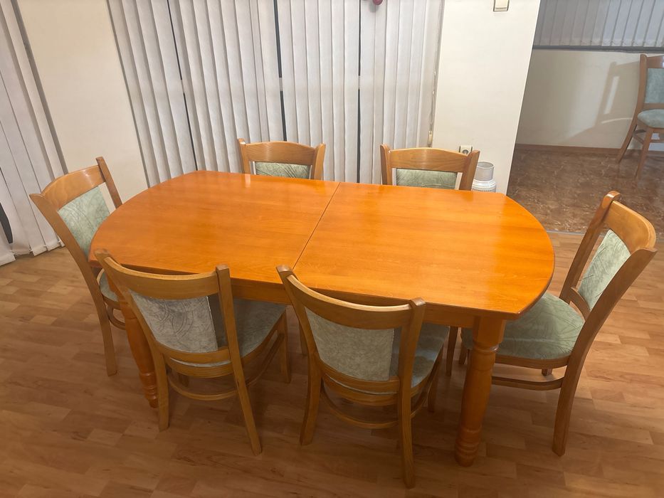 Трапезна маса със столове масив