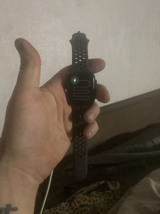 Продам  Apple Whatc 7 Nike