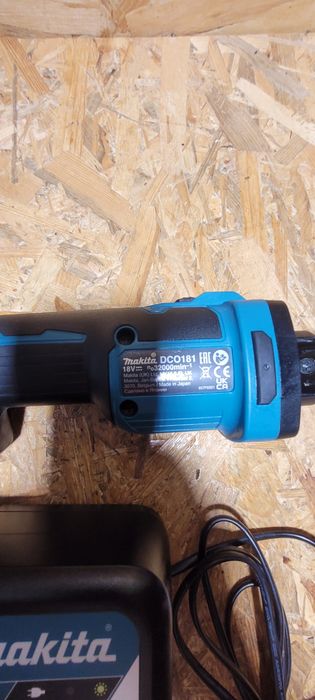 Makita dco 181  decupat rigips ca nou
