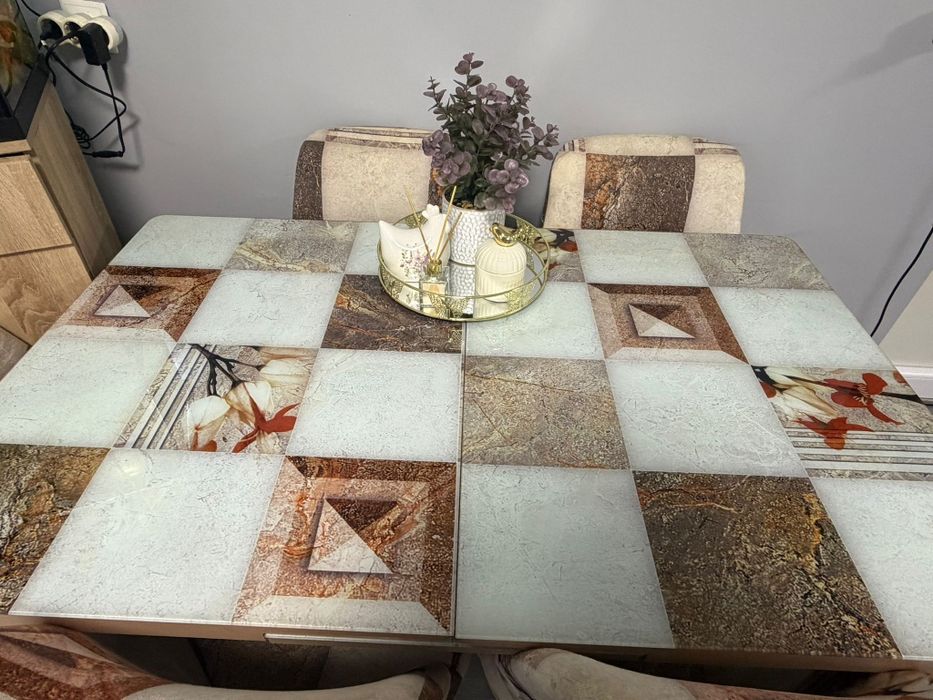 Vând masa de bucătărie