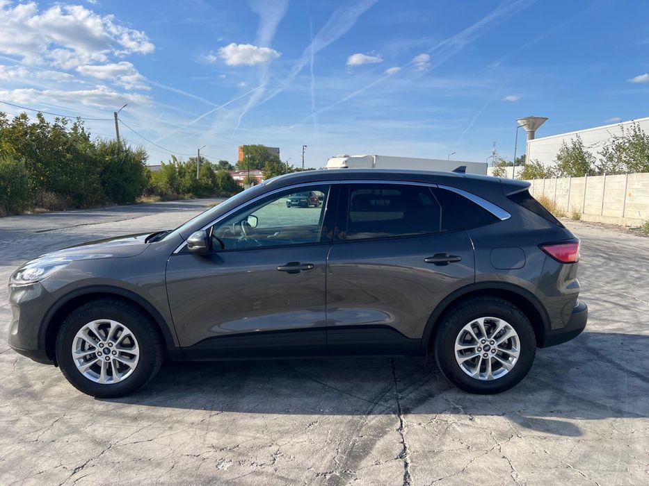 FORD Kuga 2023 — imagine 2