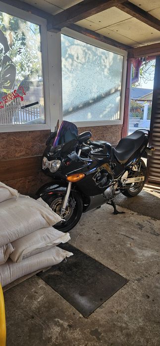 Vând suzuki gsxf 750