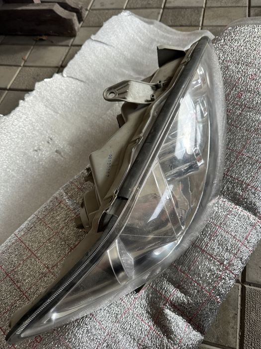 Продам правую фару камри 35