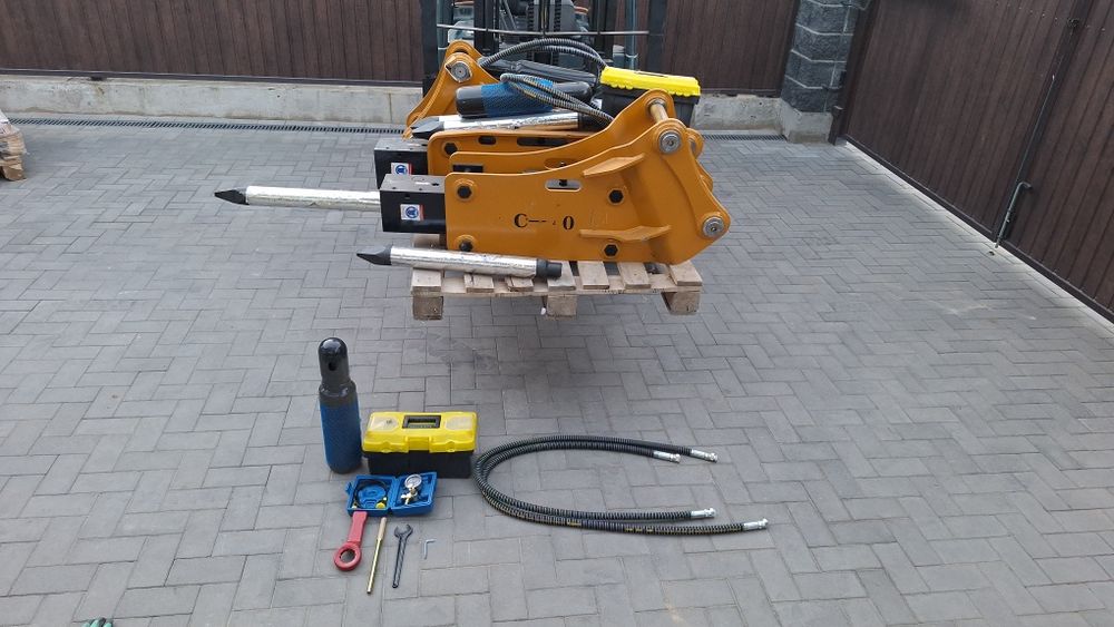 Продам гидромолот НОВЫЙ на 3в1 JCB CAT