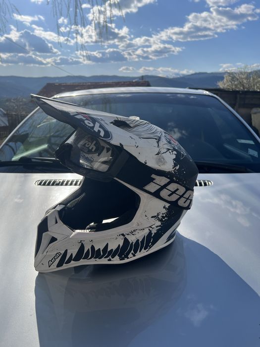 Продавам кросова каска Airoh S-размер