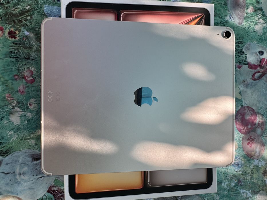 Vand Ipad air 13 inch m4 wifi +cellular 256Gb culoarea star light