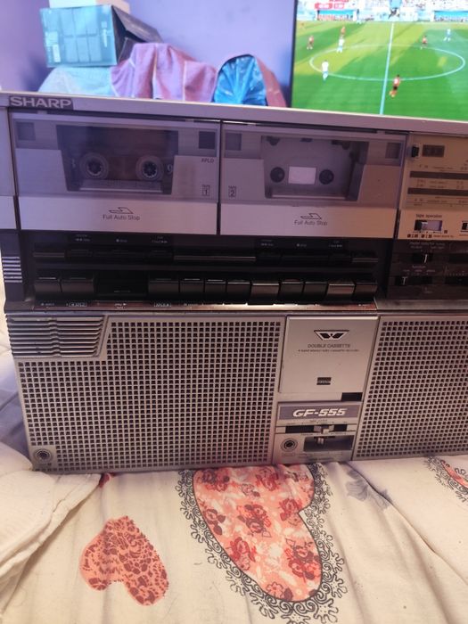 Vând Radiocasetofon Sharp GF 555 in stare foarte bunaoarte buna
