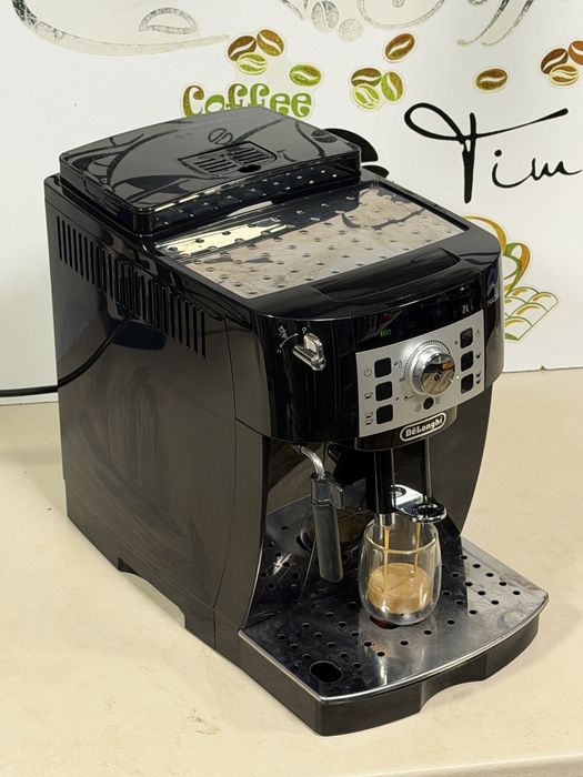 Кафемашина кафе автомат delonghi magnifica S с гаранция