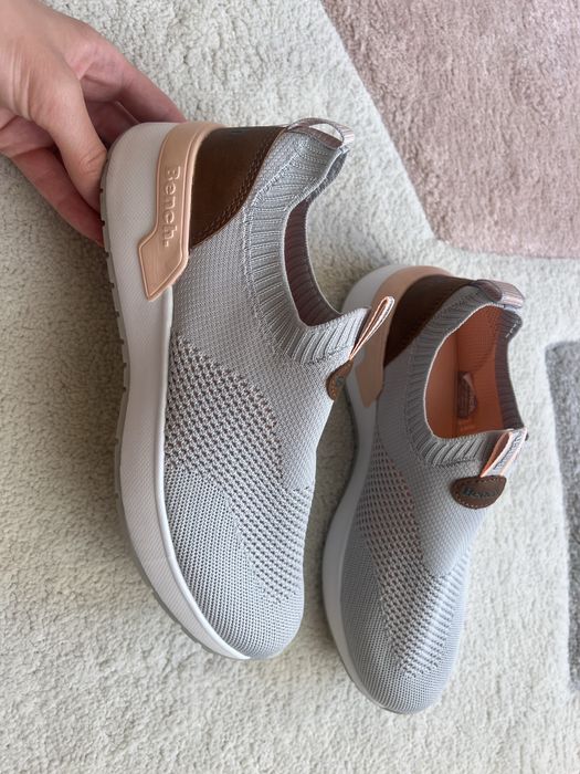 Чисто нови маратонки Bench