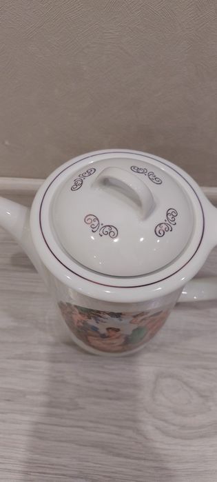 Продам чайник Мадонна ГДР