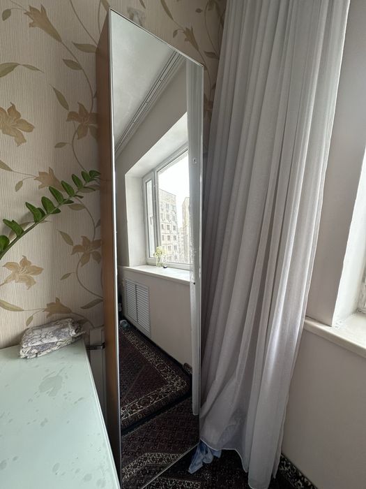 шкаф-пенал с зеркалом