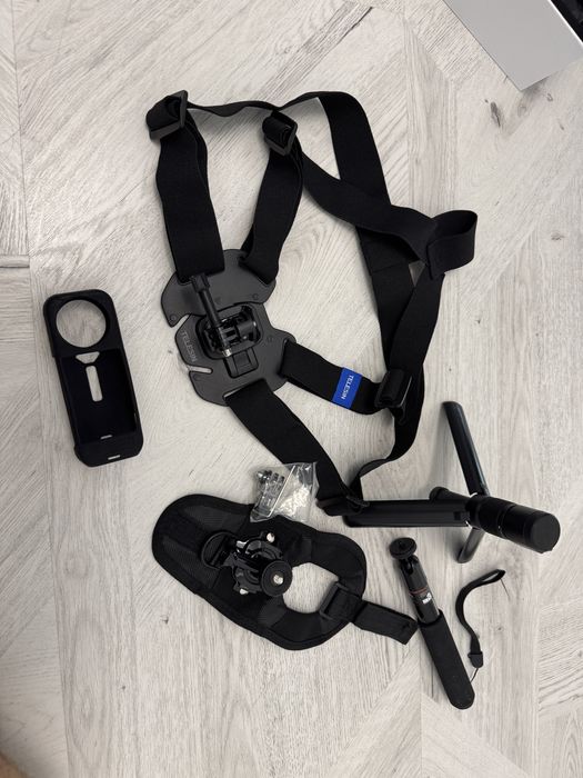 Insta360 X5 Essential Kit 360° 8K + аксесоари (Гаранция до 14/11/2027)