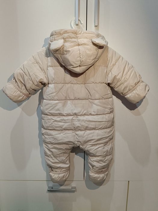 Космонавт и водоотблъскващи буйки