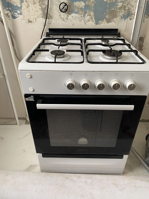 Продам газовую плиту с духовкой и пьезоэлементом (электроподжиг)