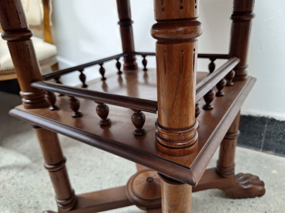 Антична Викторианска маса орех