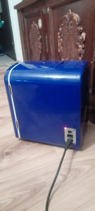 Vând mini frigider pentru casa sau masina
