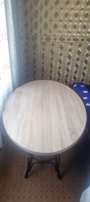 Овальный столь гостевой