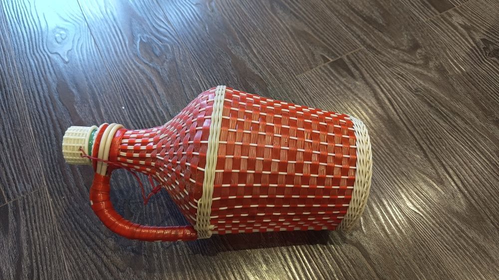 Бутыль в оплётке