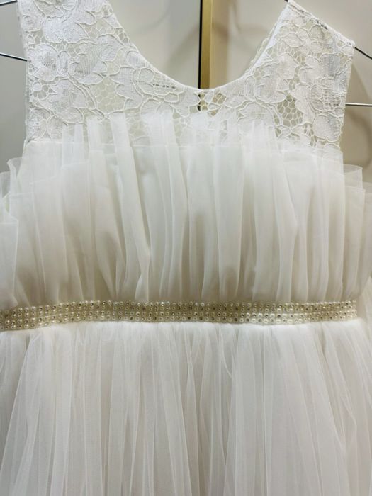 Продам платья на девочку качество 100%