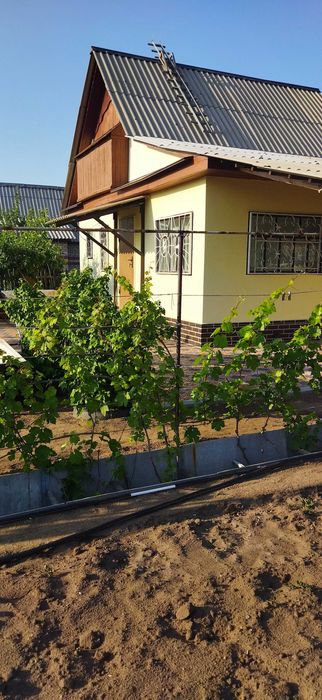 продаю дачный участок с домом в городе, торг.