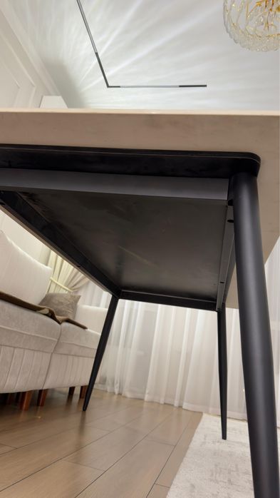 Стол кухонный,мрамор