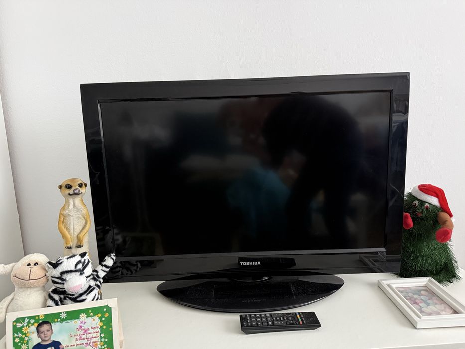 Televizor LCD Toshiba 81 cm