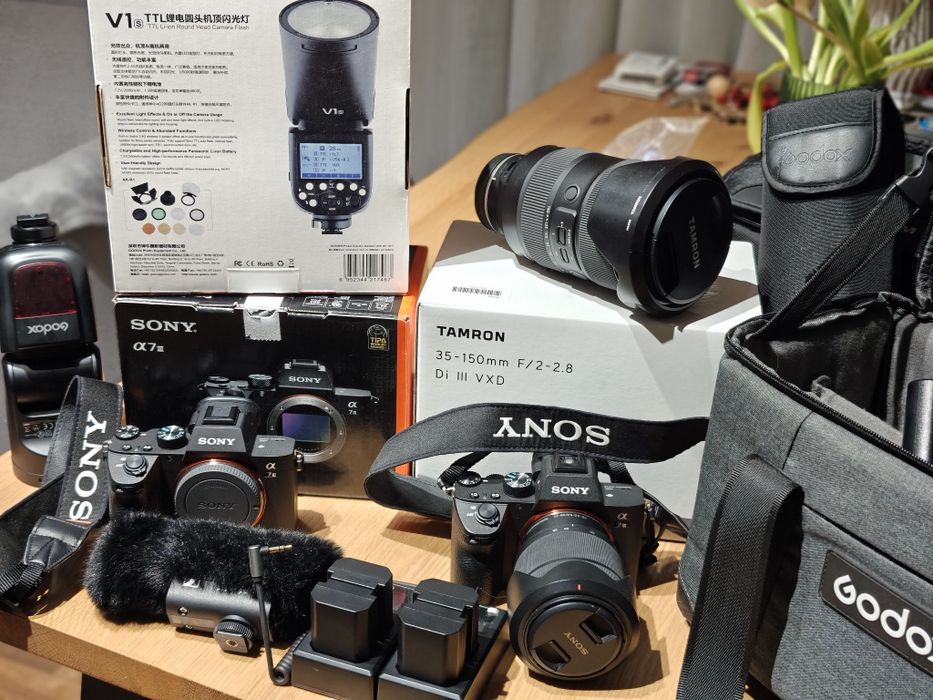 Sony A7 III, bliț, obiective, baterii/acumulatori, lampi LED YONGNUO