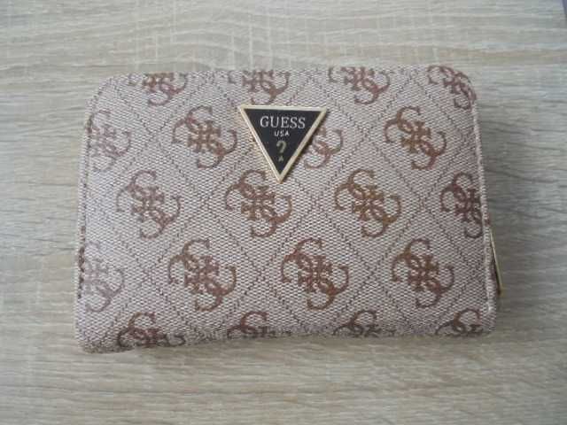 Малки портмонета на ''GUESS''