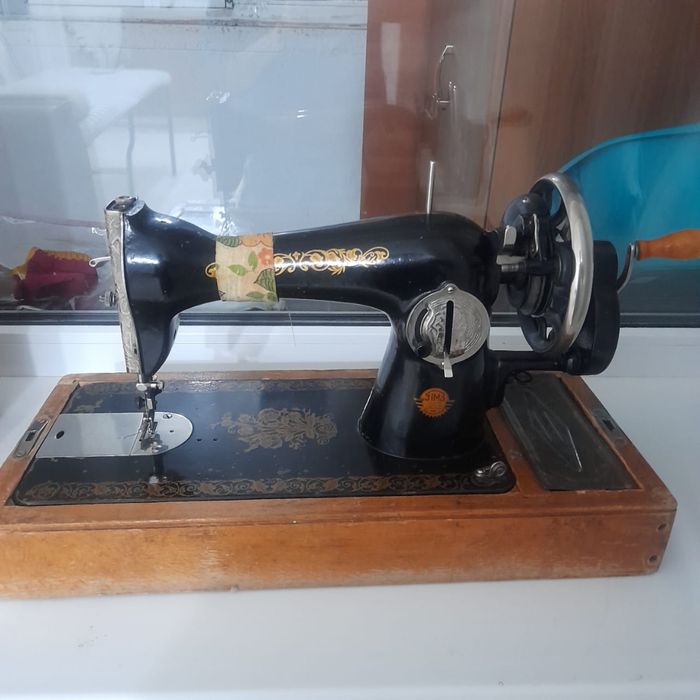 Продам швейную машинку 20000