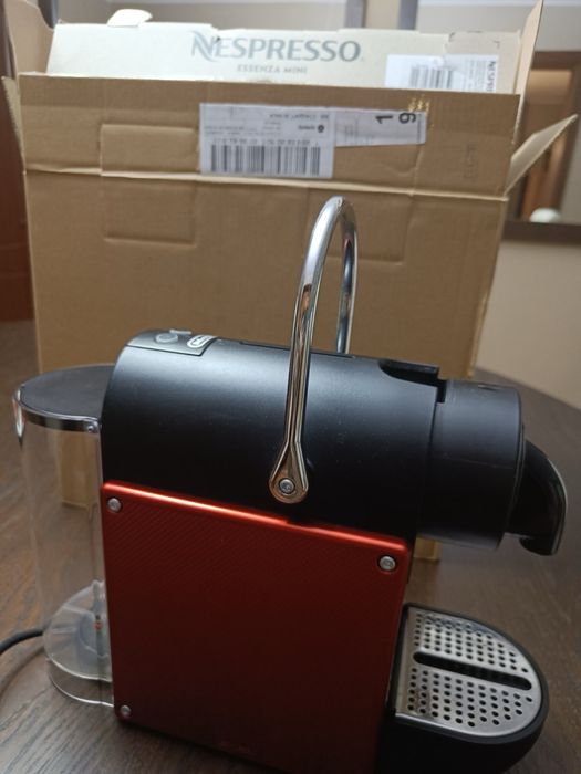 Кафемашина с капсули Nespresso pixie Red