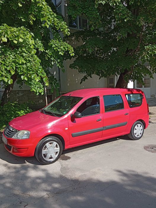 Продавам Дачия Логан комби