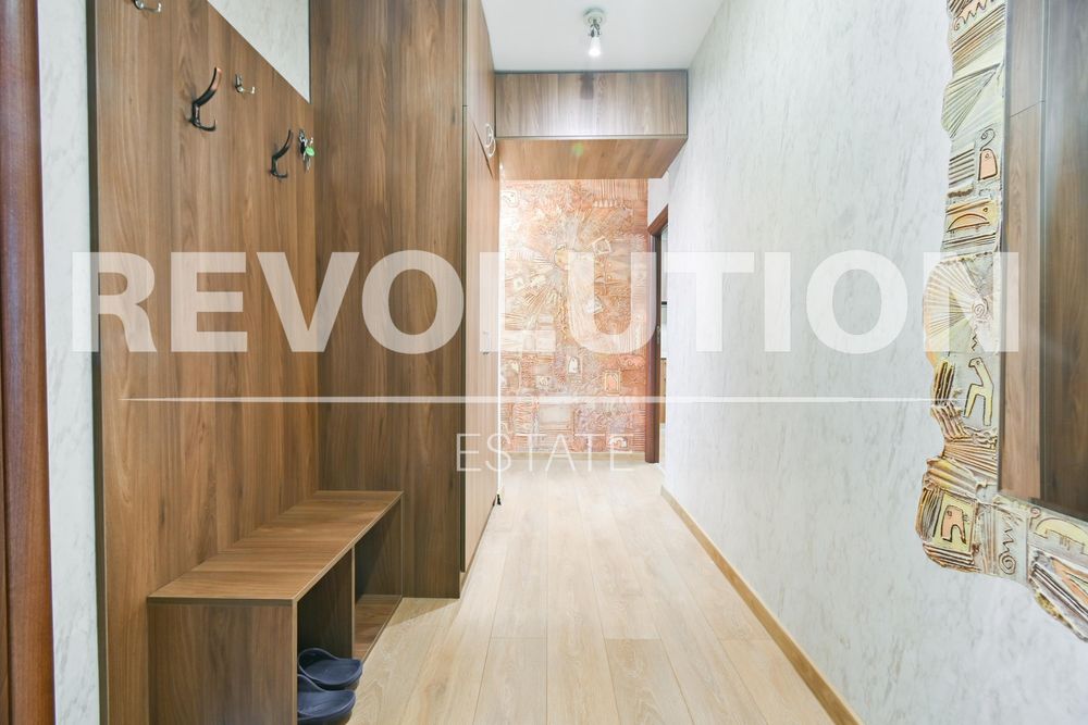 Тристаен апартамент в ж.к. Зона Б-5.