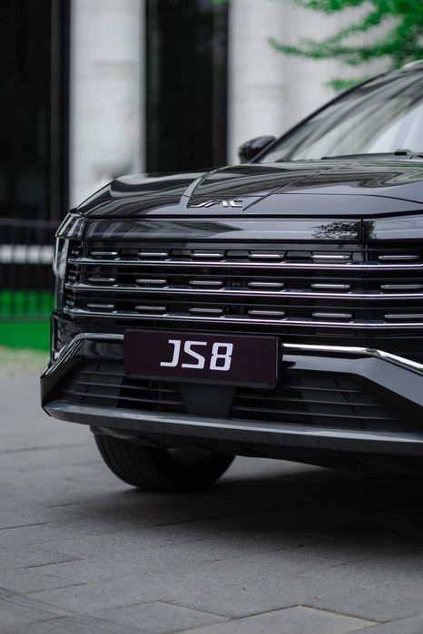 JAC JS8 – Premium 7 o'rinli oilaviy krossover