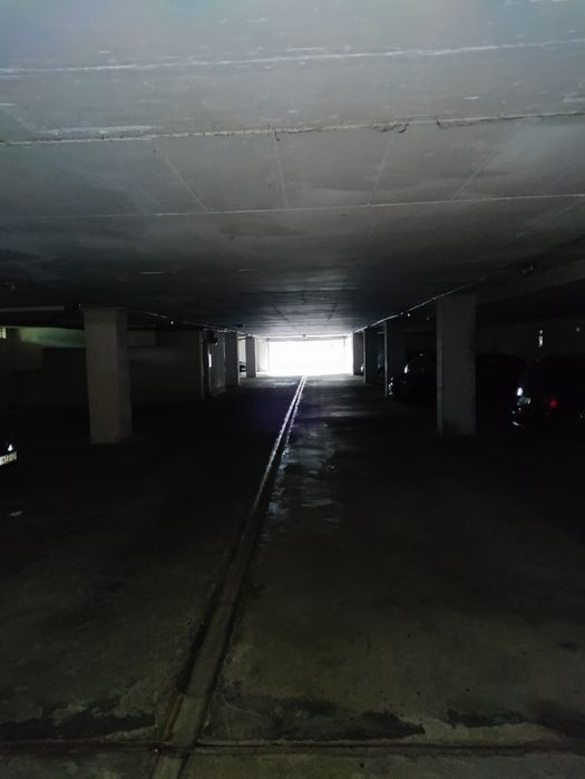 Închiriez loc de parcare subterană