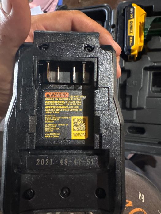 Laser Dewalt cu încărcător și baterie
