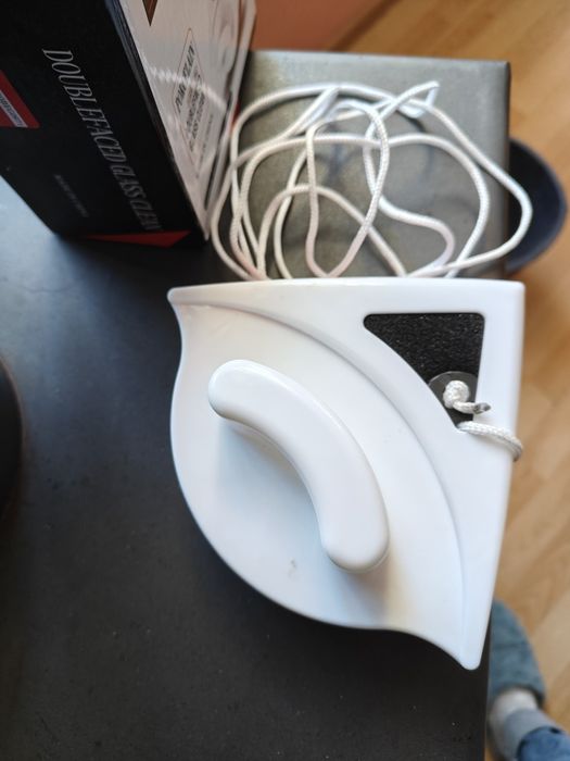 Уред за миене на стъкла