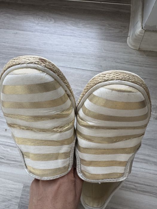 Оригинални мокасини на Guess