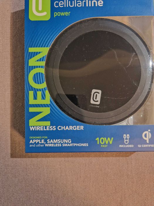 Безжично зарядно /wireless charger/ Cellularline Neon Black 10W