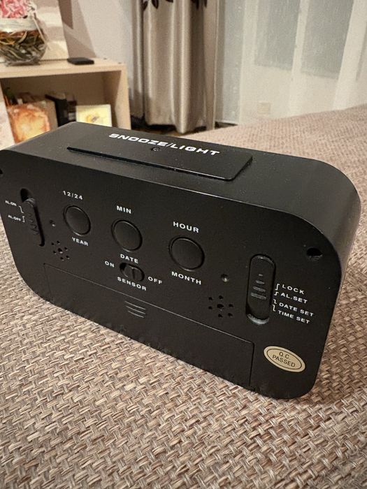 Vand ceas electronic cu alarma si iluminare