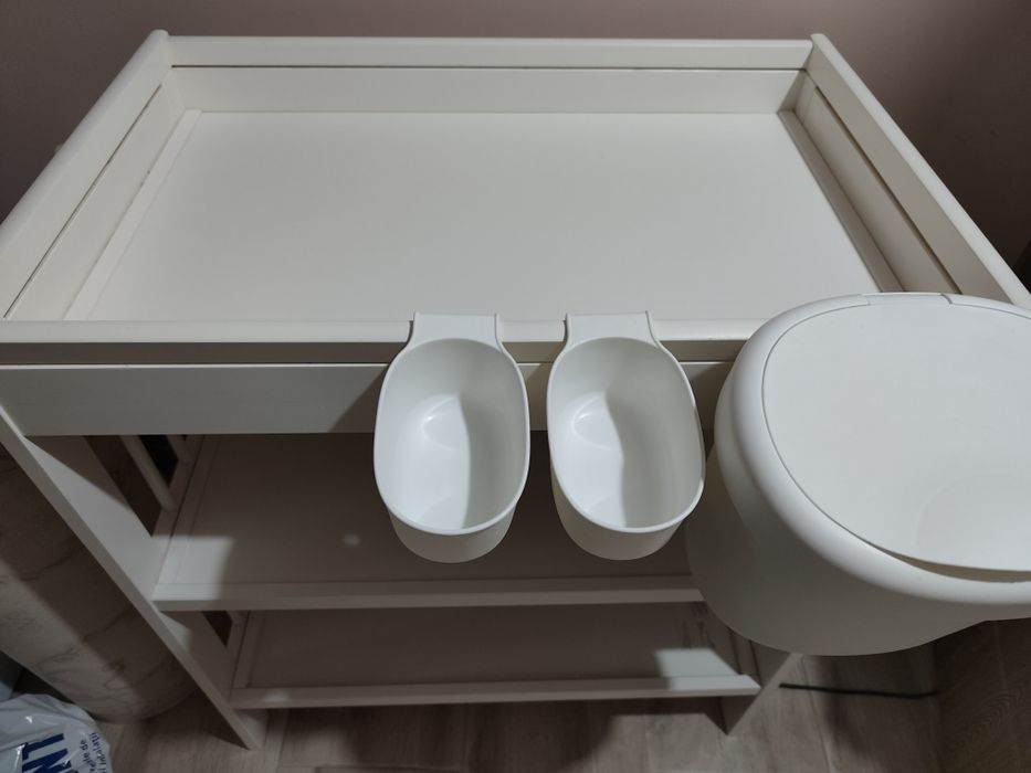 Măsuța de înfășat Ikea